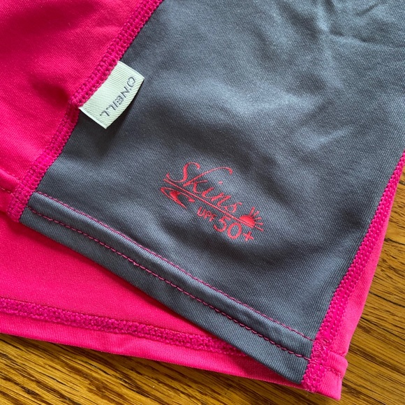 O’Neill Rash Guard - Picture 6 of 9
